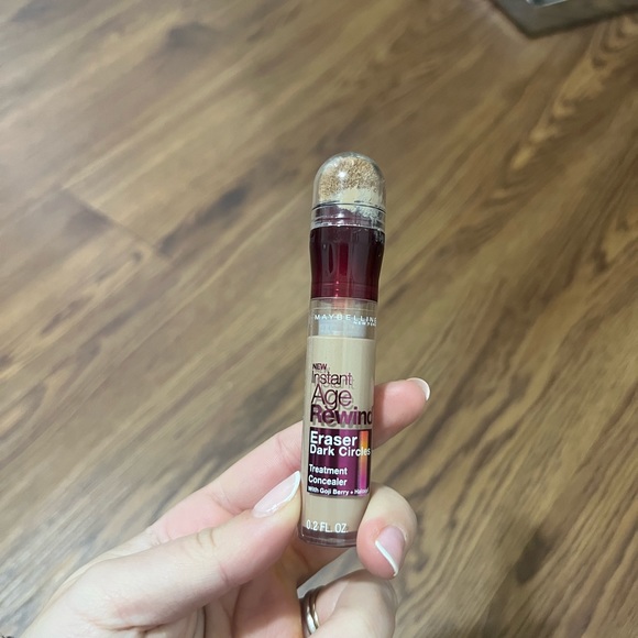Maybelline Medium Instant Age Rewind Concealer - Picture 1 of 4